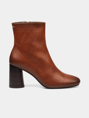 Women's Butterfly Feet Tan Kylee 1 Boots